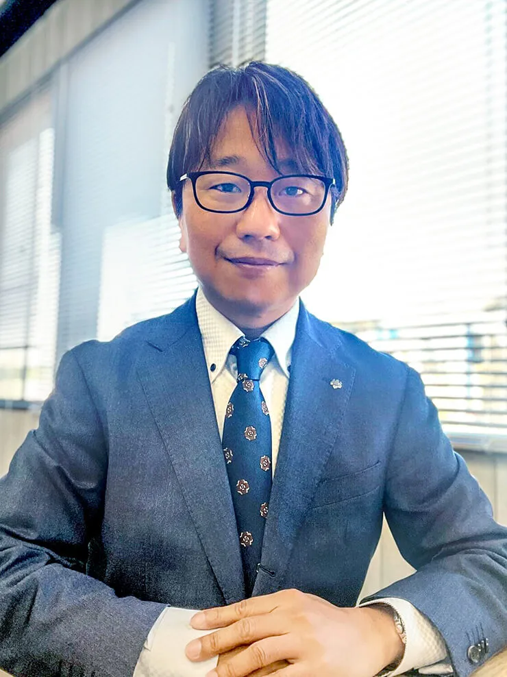 代表 冨所勇太の顔写真